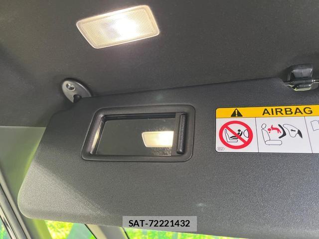 Toyota VOXY 2023-03 8815786-16