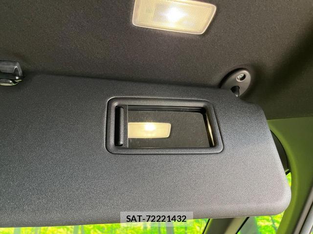 Toyota VOXY 2023-03 8815786-17