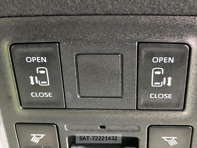 Toyota VOXY 2023-03 8815786-18