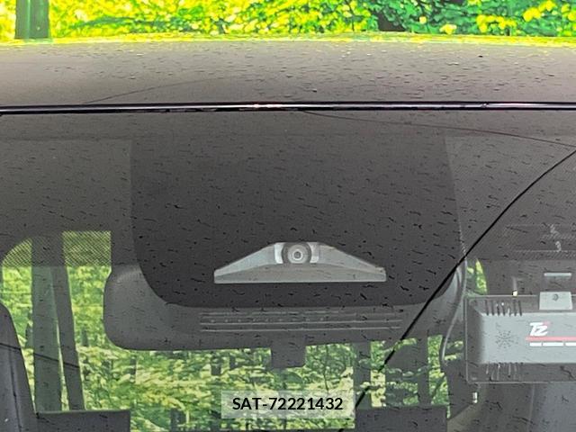 Toyota VOXY 2023-03 8815786-5