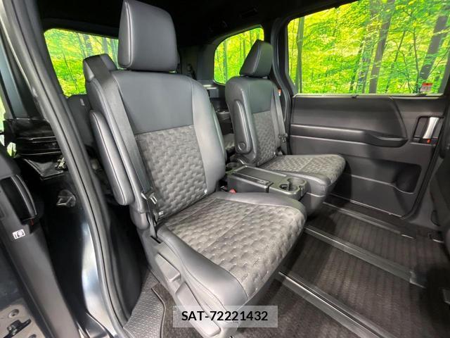 Toyota VOXY 2023-03 8815786-8