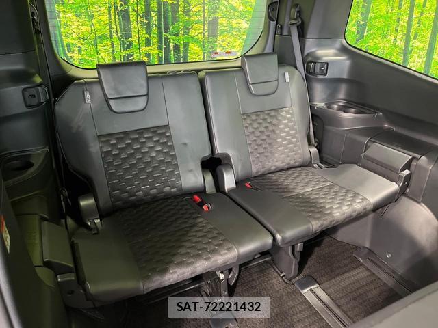 Toyota VOXY 2023-03 8815786-9