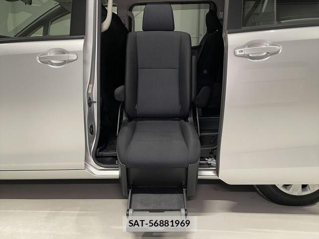 Toyota VOXY 2019-08 8815805-4
