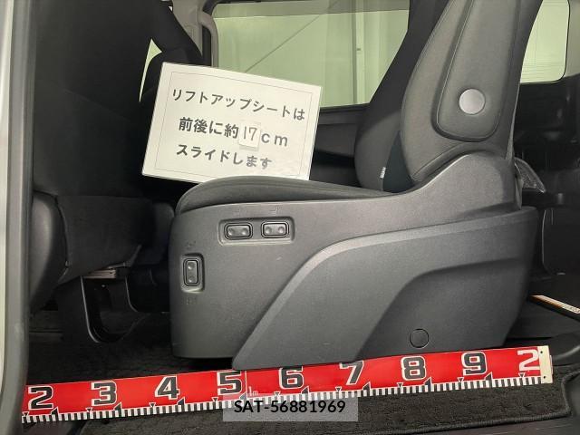 Toyota VOXY 2019-08 8815805-6