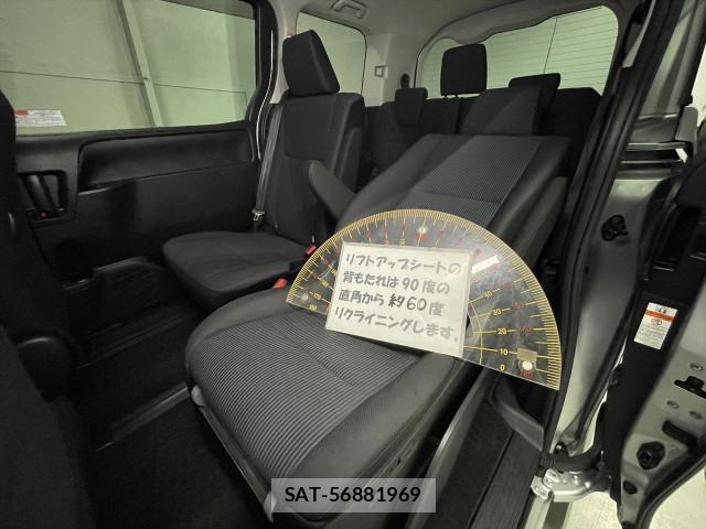 Toyota VOXY 2019-08 8815805-9