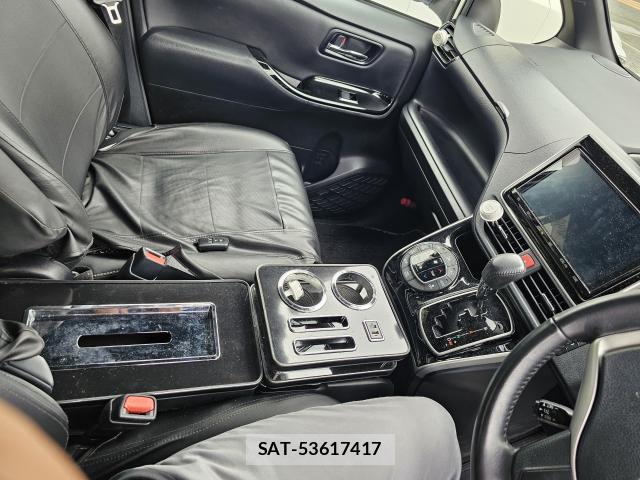 Toyota VOXY 2021-04 8815810-10