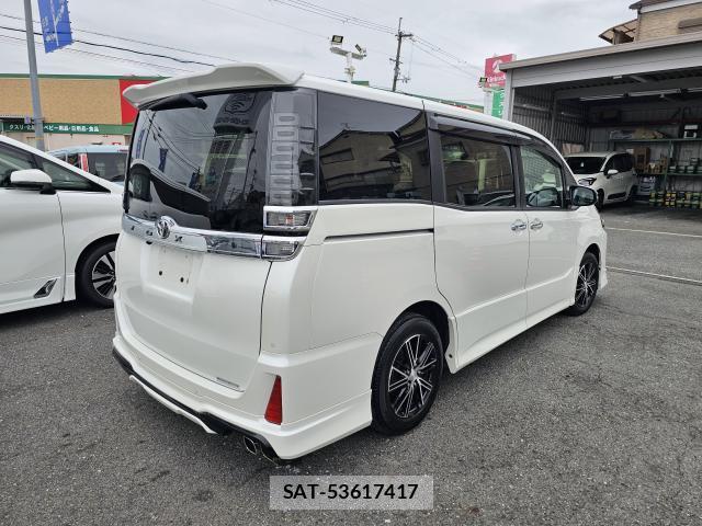 Toyota VOXY 2021-04 8815810-2