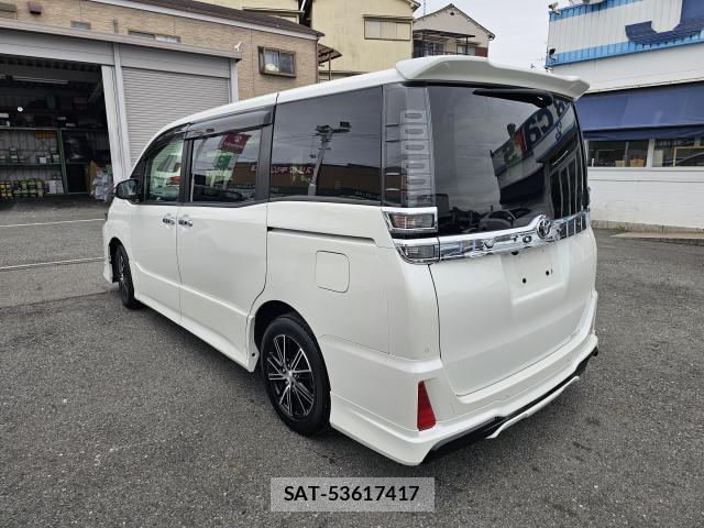 Toyota VOXY 2021-04 8815810-3