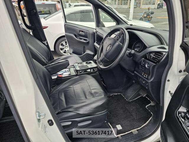 Toyota VOXY 2021-04 8815810-5