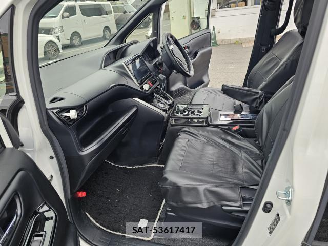 Toyota VOXY 2021-04 8815810-6