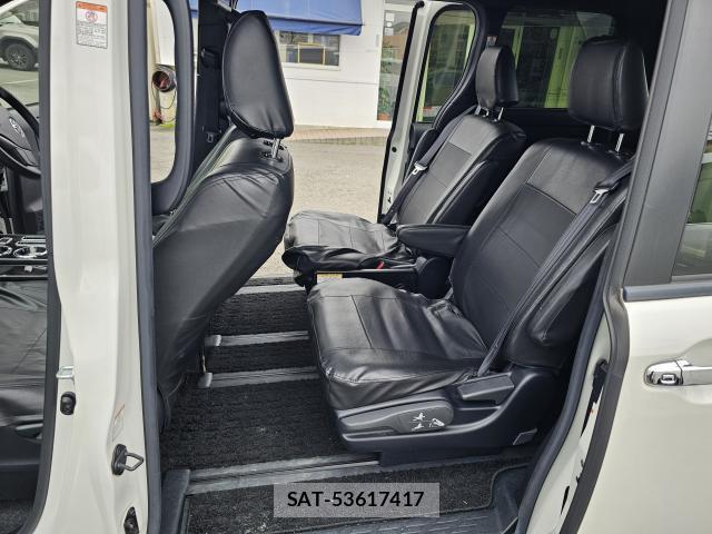 Toyota VOXY 2021-04 8815810-8