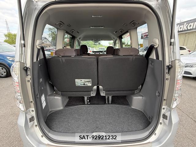 Toyota VOXY 2009-11 8815848-15