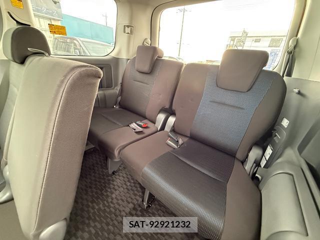 Toyota VOXY 2009-11 8815848-18