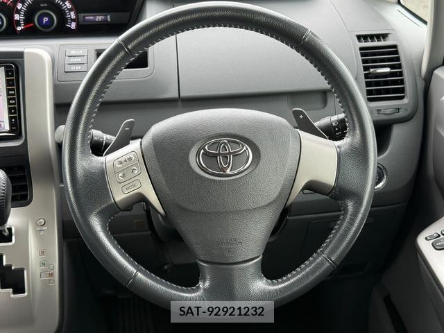 Toyota VOXY 2009-11 8815848-19