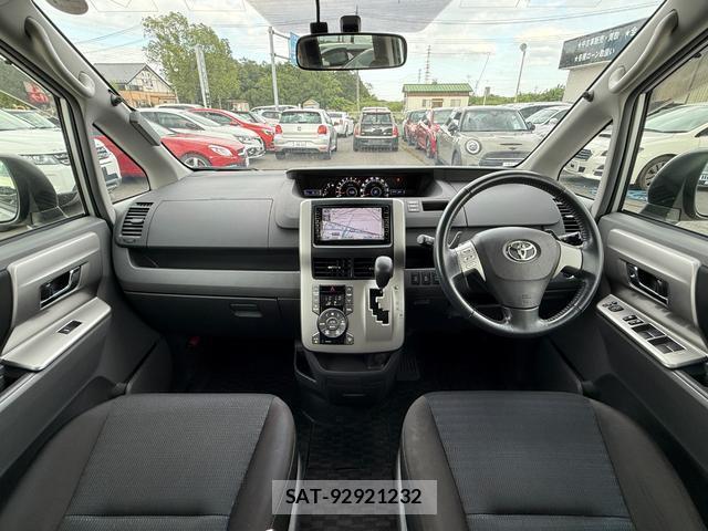 Toyota VOXY 2009-11 8815848-3
