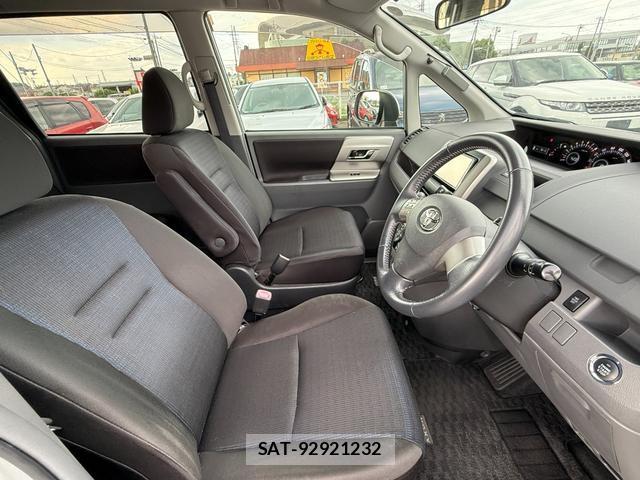 Toyota VOXY 2009-11 8815848-4