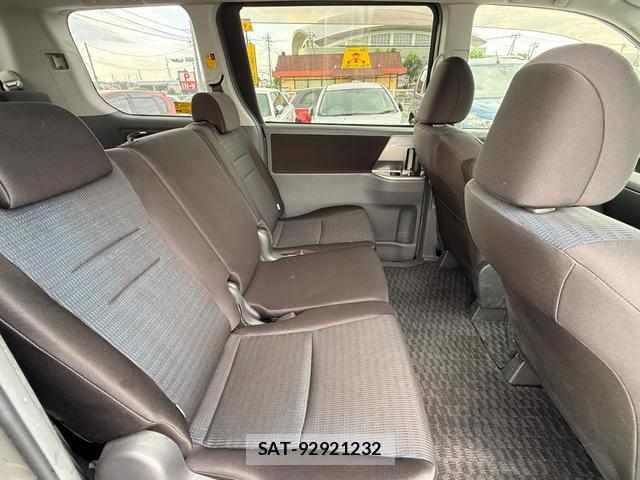 Toyota VOXY 2009-11 8815848-5