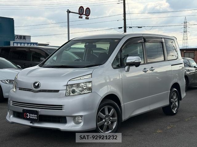 Toyota VOXY 2009-11 8815848-7