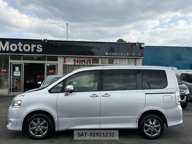Toyota VOXY 2009-11 8815848-8