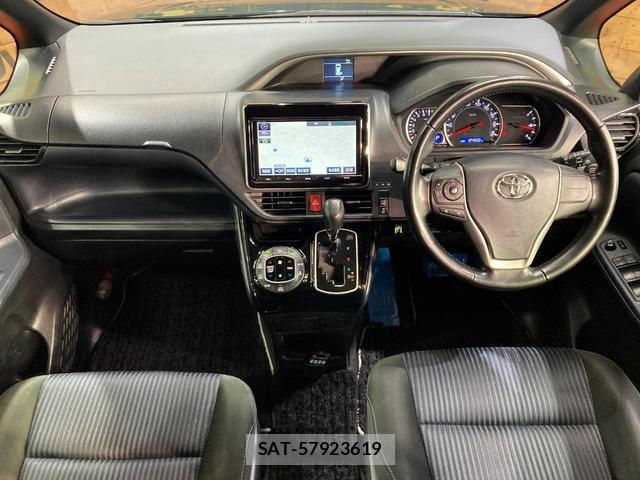Toyota VOXY 2017-05 8815905-1