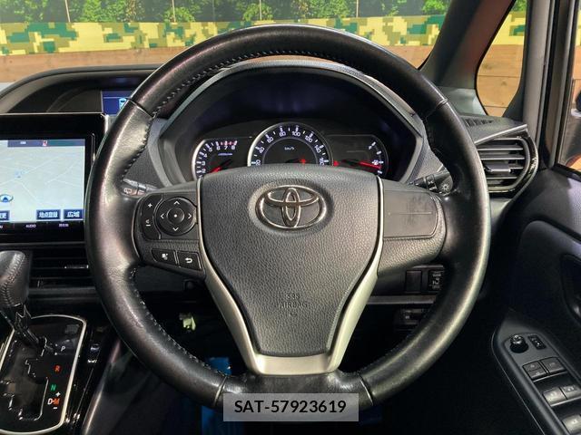 Toyota VOXY 2017-05 8815905-10