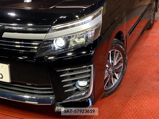 Toyota VOXY 2017-05 8815905-12