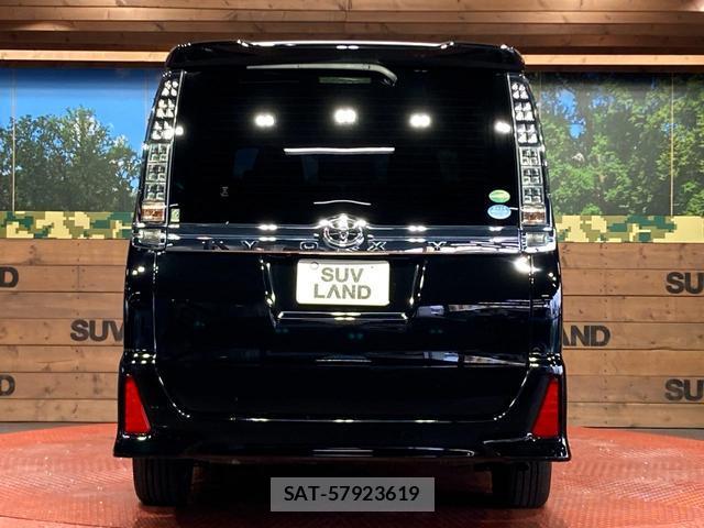 Toyota VOXY 2017-05 8815905-15