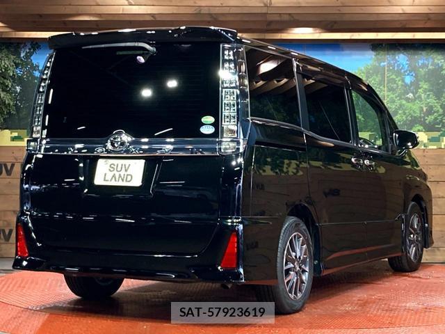 Toyota VOXY 2017-05 8815905-17