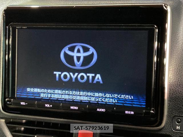 Toyota VOXY 2017-05 8815905-2