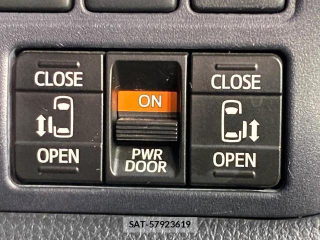 Toyota VOXY 2017-05 8815905-4