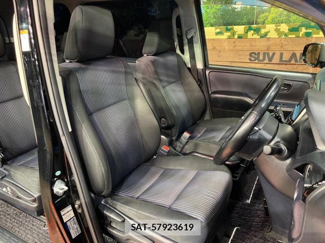 Toyota VOXY 2017-05 8815905-7