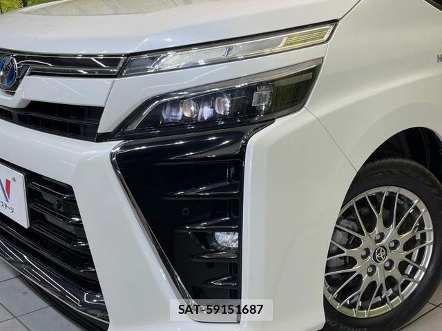 Toyota VOXY 2019-01 8815920-12