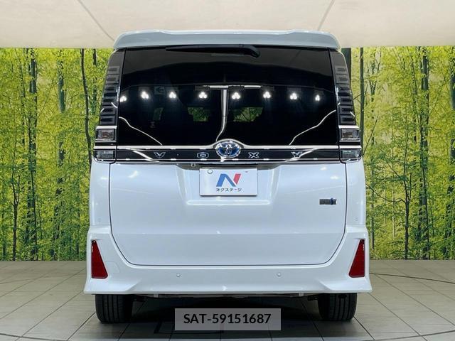 Toyota VOXY 2019-01 8815920-15