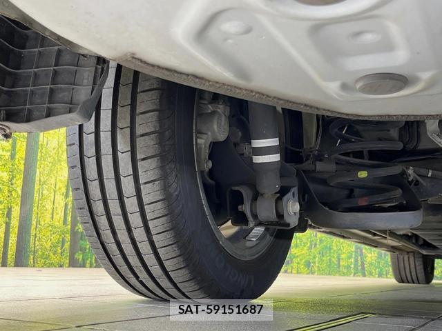 Toyota VOXY 2019-01 8815920-19