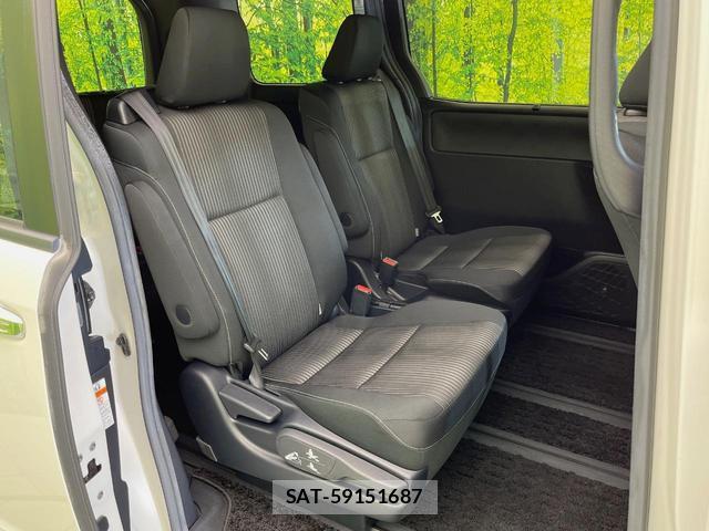 Toyota VOXY 2019-01 8815920-8