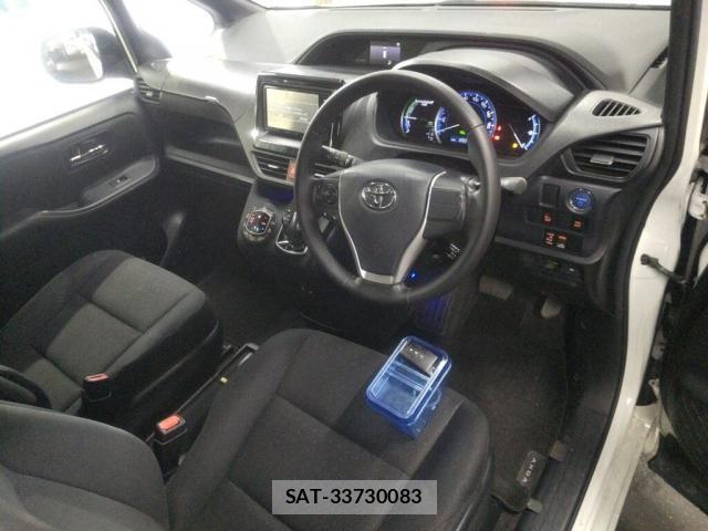 Toyota VOXY 2015-08 8815981-2