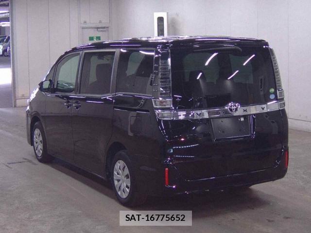 Toyota VOXY 2020-02 8815999-1
