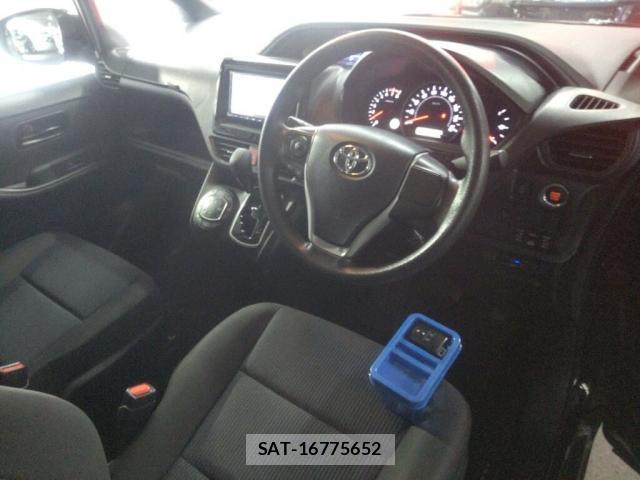Toyota VOXY 2020-02 8815999-2
