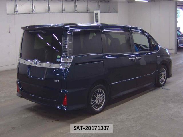 Toyota VOXY 2018-05 8816005-1