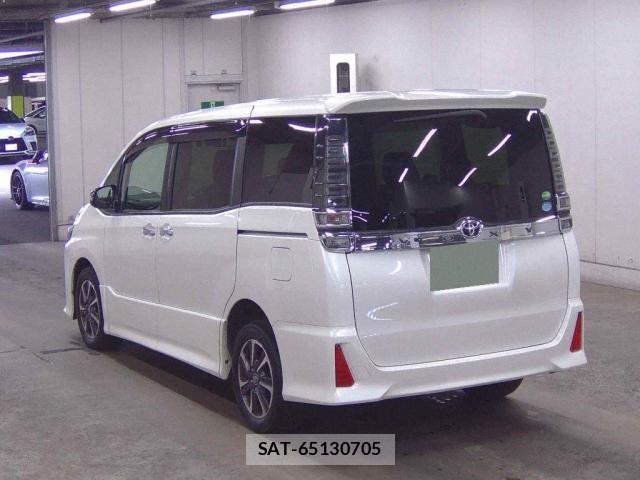 Toyota VOXY 2018-02 8816025-1