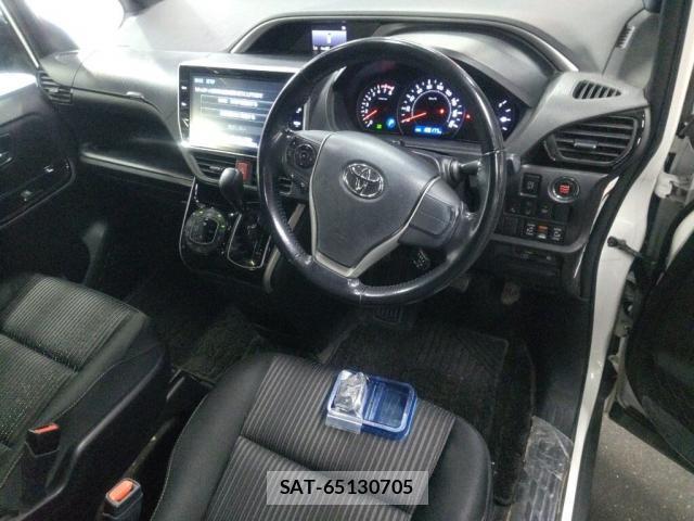Toyota VOXY 2018-02 8816025-2