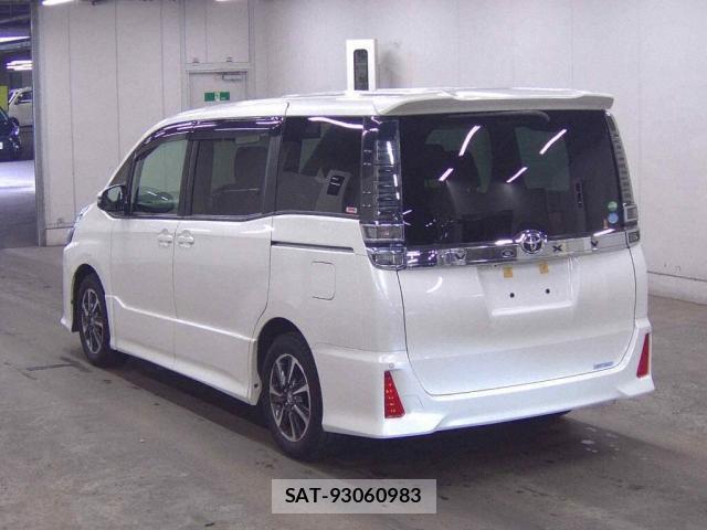 Toyota VOXY 2017-08 8816029-1