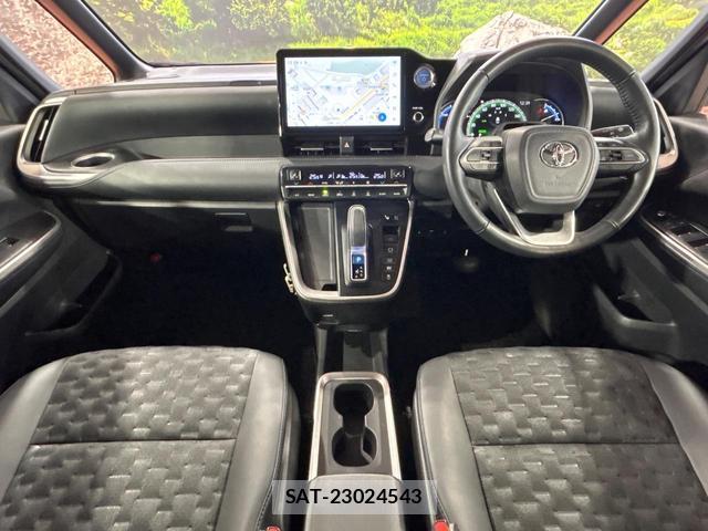 Toyota VOXY 2022-08 8816079-1