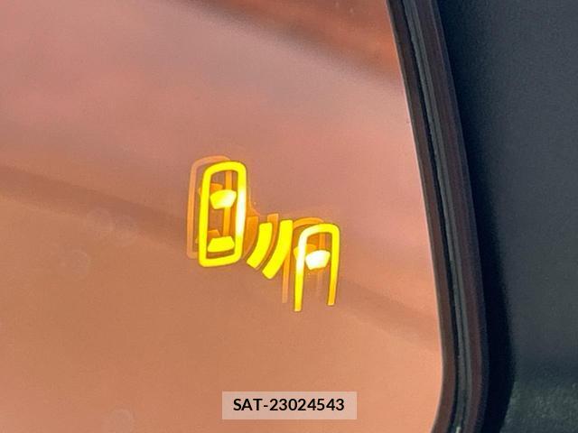 Toyota VOXY 2022-08 8816079-6
