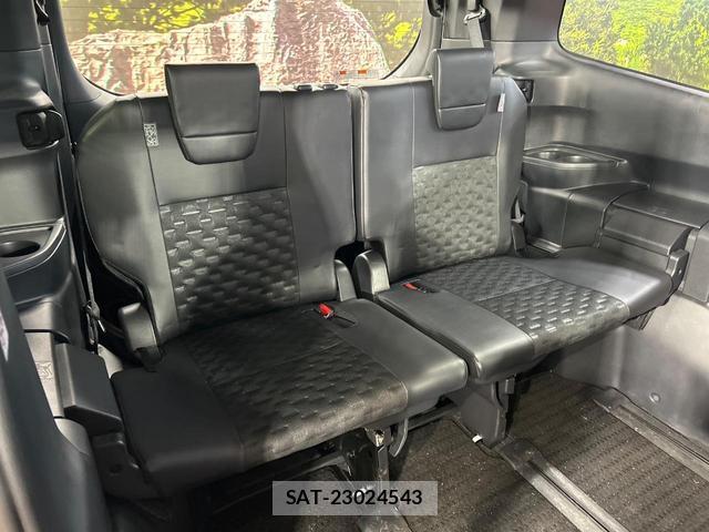 Toyota VOXY 2022-08 8816079-9