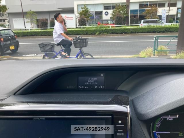 Toyota VOXY 2014-04 8816277-14