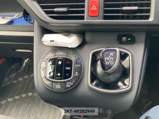 Toyota VOXY 2014-04 8816277-15
