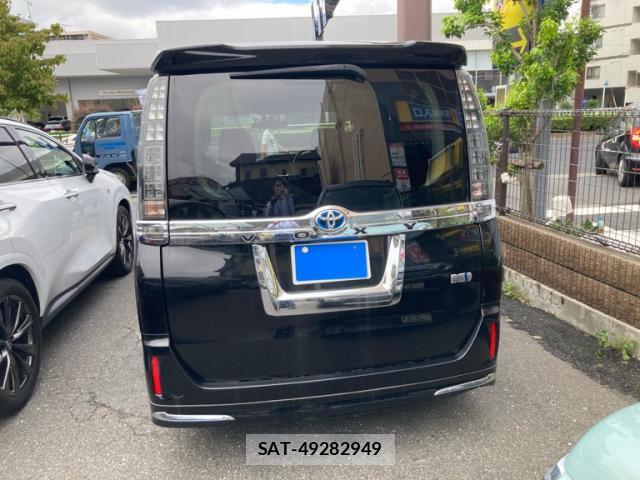 Toyota VOXY 2014-04 8816277-2