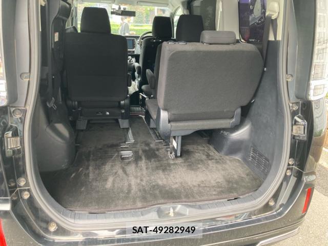 Toyota VOXY 2014-04 8816277-6