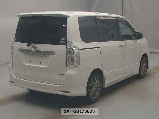 Toyota VOXY 2012-01 8816313-2